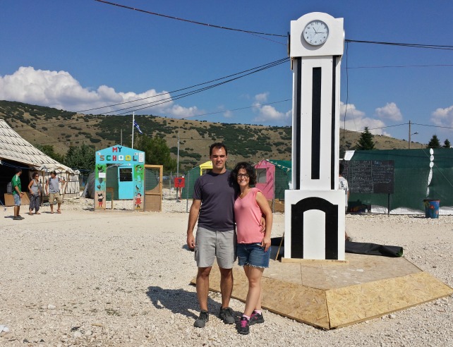 Alvaro Herrero y Silvia García en el Campo de Refugiados de Katsikas