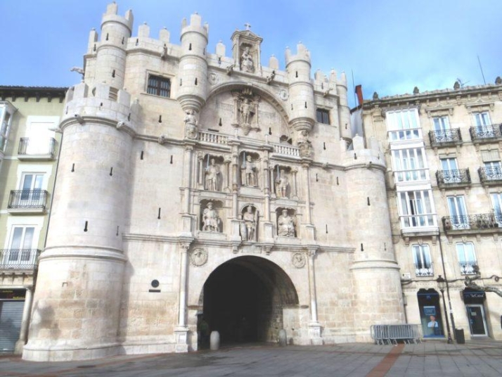 El PP tambi&eacute;n se anuncia en el Arco de Santa Mar&iacute;a de Burgos | Imagen 1