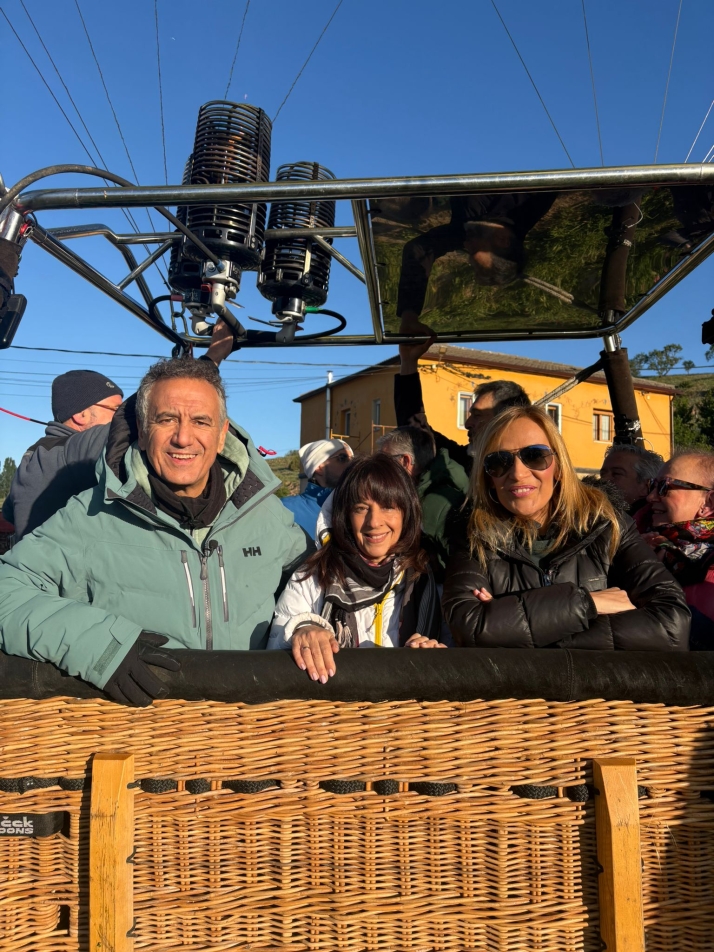 Roberto Brasero y Roc&iacute;o Mart&iacute;nez vuelan en globo sobre Burgos para promocionar el eclipse solar del 12 de agosto | Imagen 3