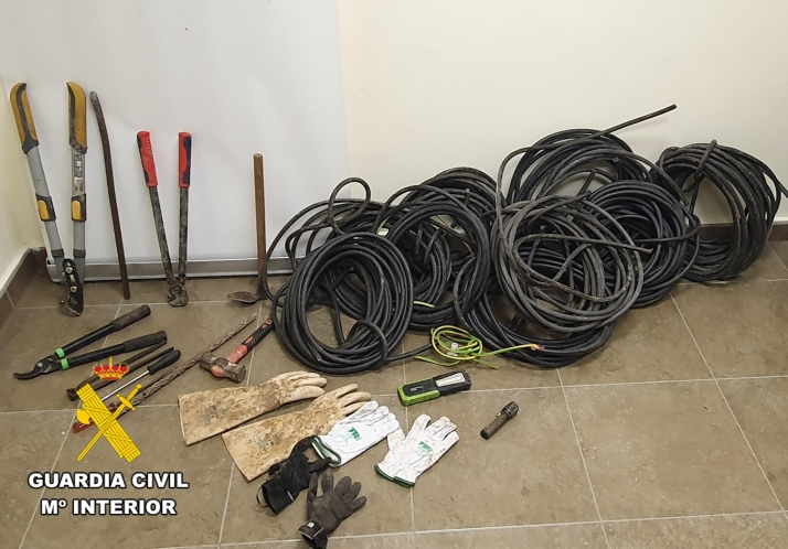 Sorprendidos de madrugada con ocho tramos de cable de cobre robado en Las Merindades | Imagen 1
