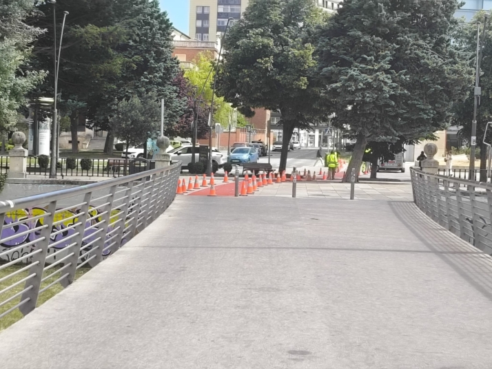 Burgos repinta el carril bici del Museo de la Evoluci&oacute;n Humana, pero deja pendientes otros 'puntos conflictivos' | Imagen 1