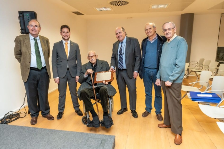 Fallece el doctor Basilio Ordóñez, pediatra histórico de Aranda de Duero (Burgos) y colegiado más longevo de la provincia | Imagen 1
