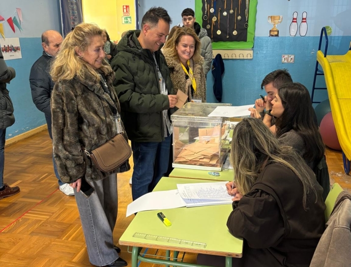 La participación en las elecciones se sitúa cerca del 53,06%, frente al 51,6% con respecto a los comicios de 2022 | Imagen 6
