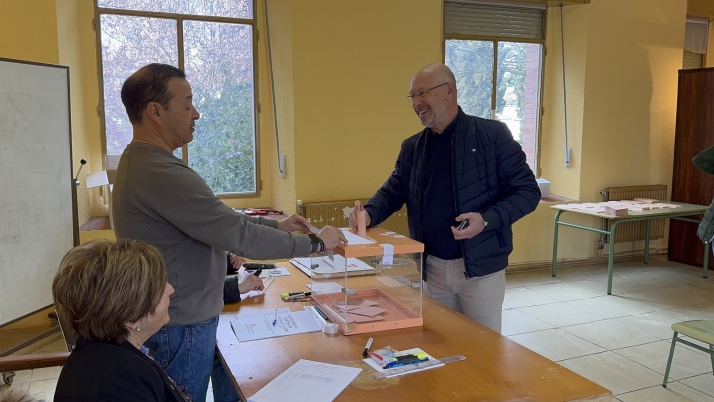 La participación en las elecciones se sitúa cerca del 53,06%, frente al 51,6% con respecto a los comicios de 2022 | Imagen 3