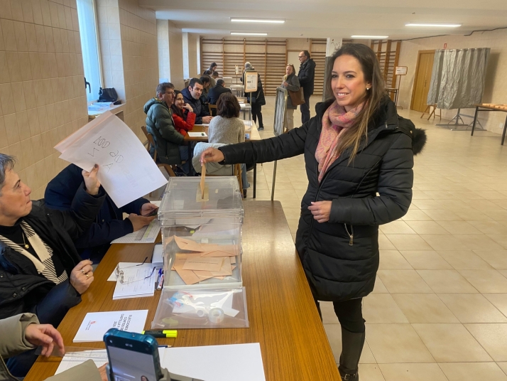 La participación en las elecciones se sitúa cerca del 53,06%, frente al 51,6% con respecto a los comicios de 2022 | Imagen 5